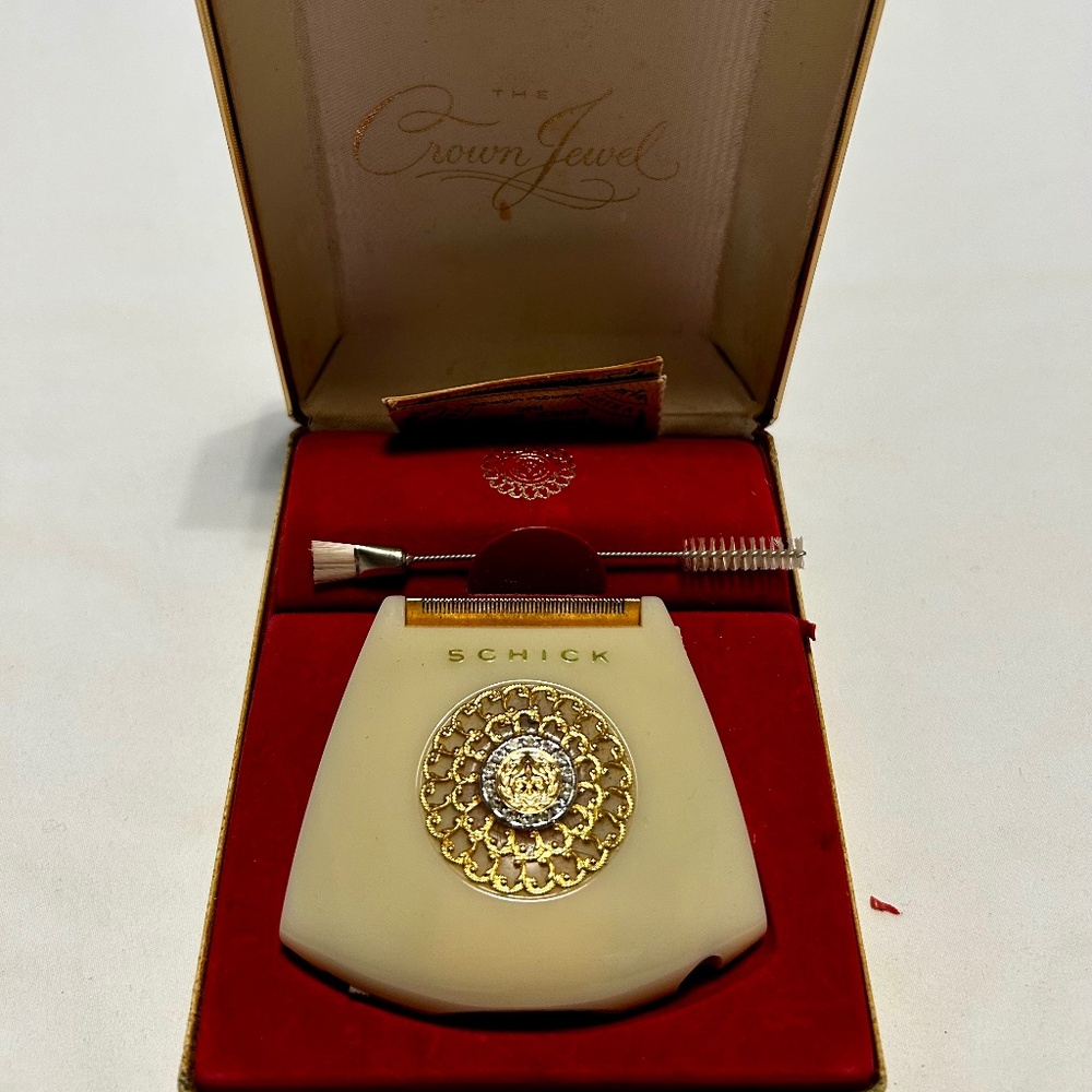 1960S SCHICK CROWN JEWEL ELECTRIC SHAVER, VINTAGE MINT NIB